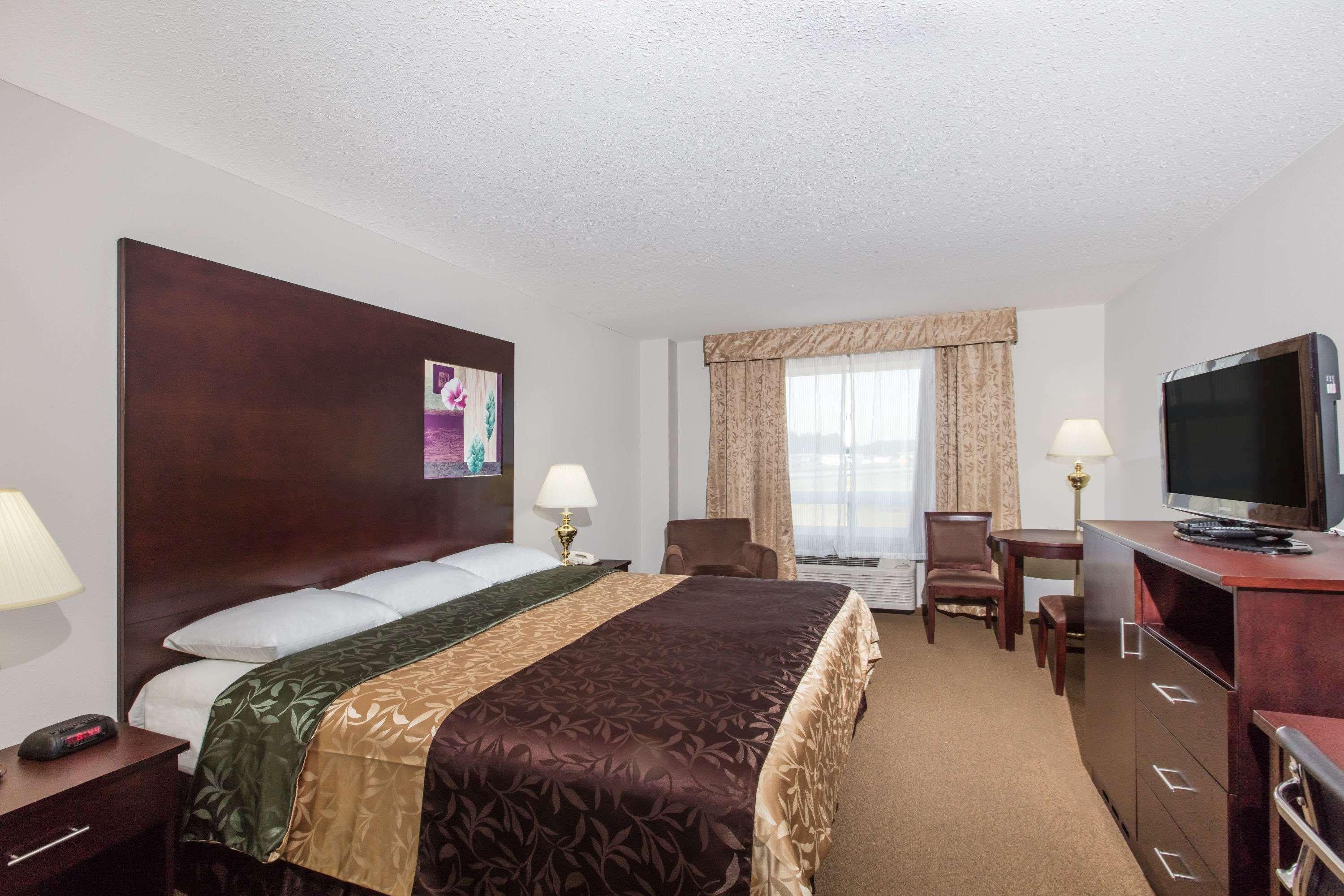 Super 8 By Wyndham Innisfail Esterno foto