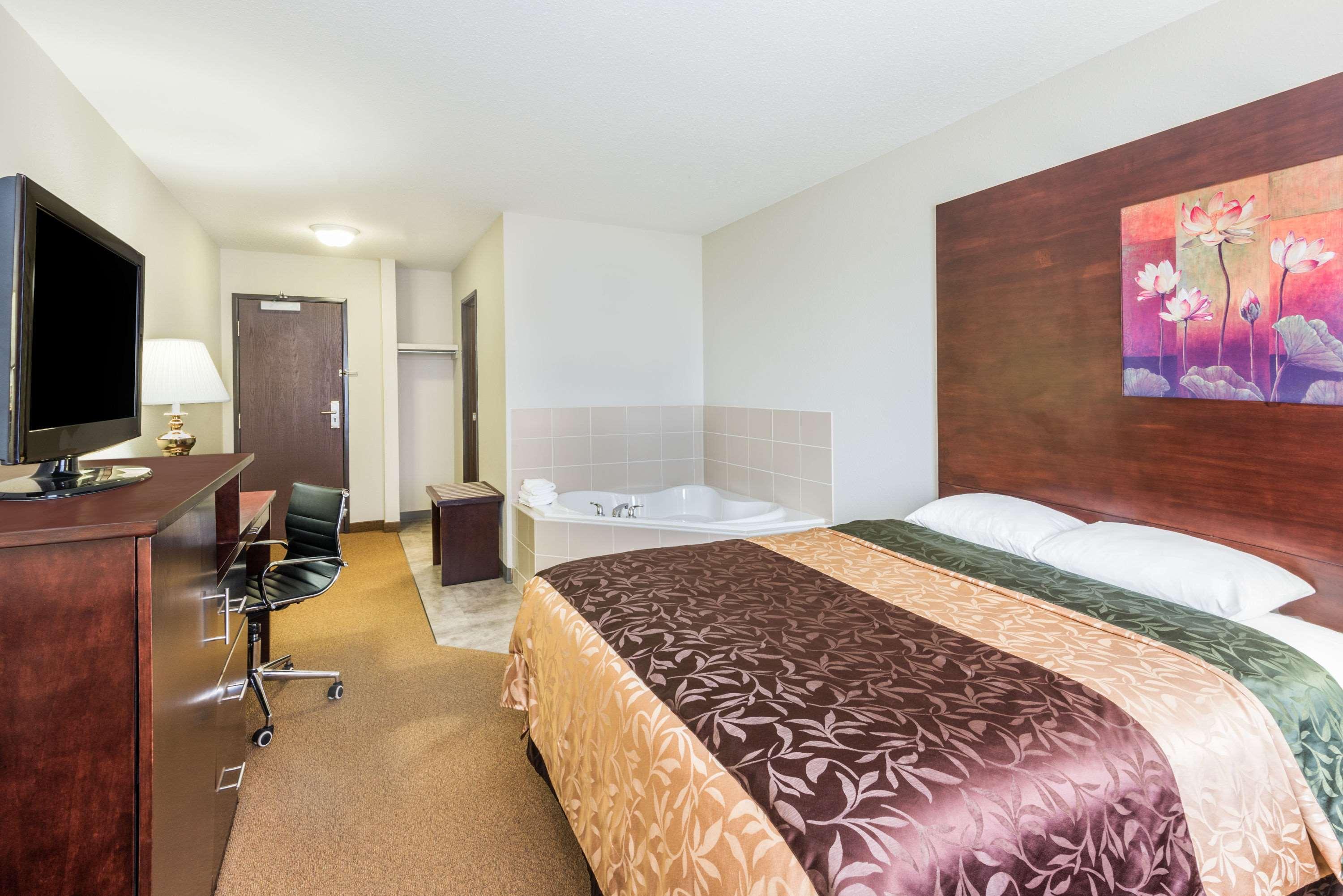 Super 8 By Wyndham Innisfail Esterno foto