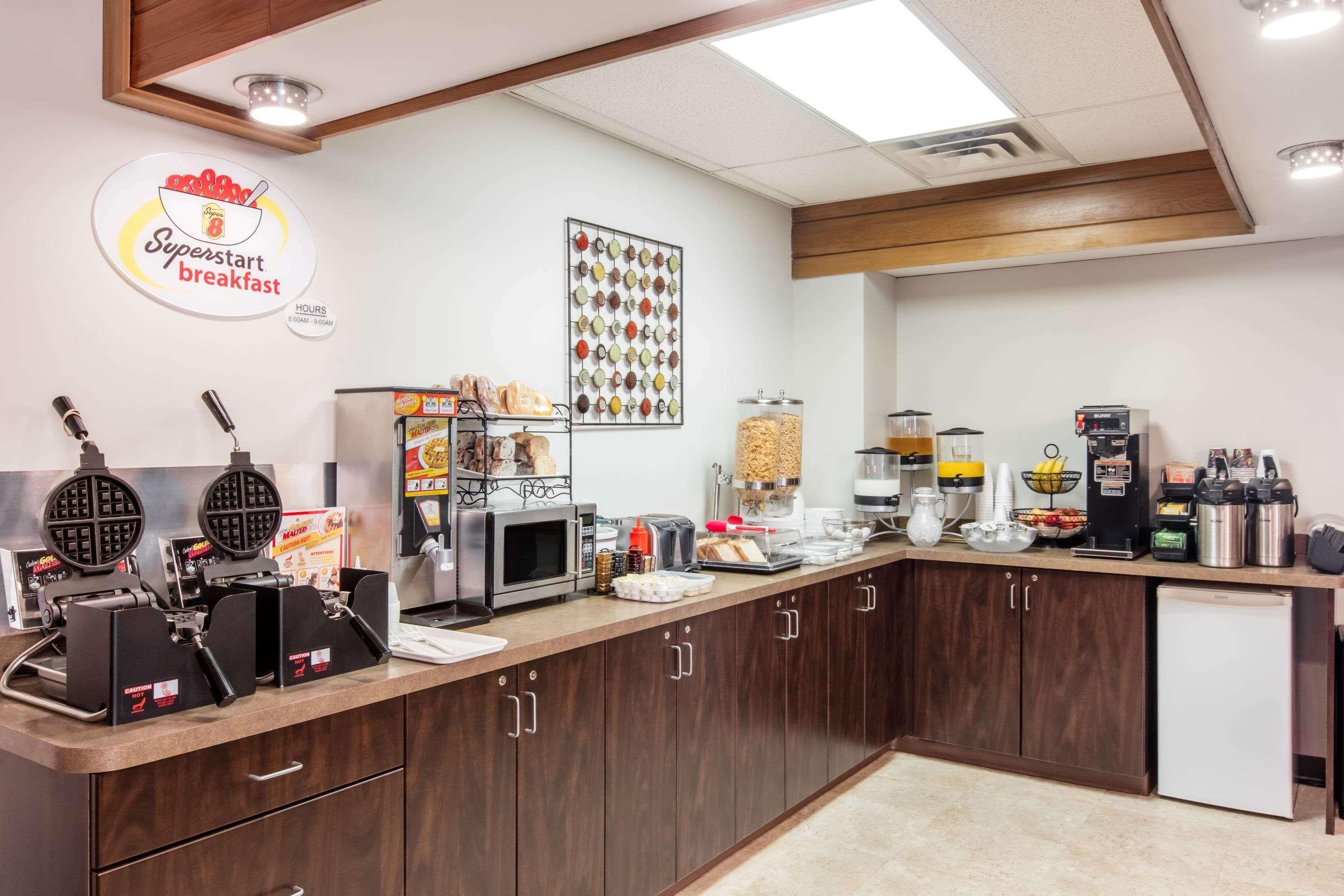 Super 8 By Wyndham Innisfail Esterno foto